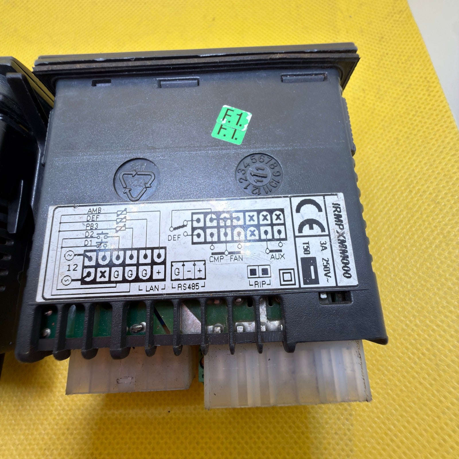 Carel MPX IRMPXMM000 Temperature Controller Lot of 2