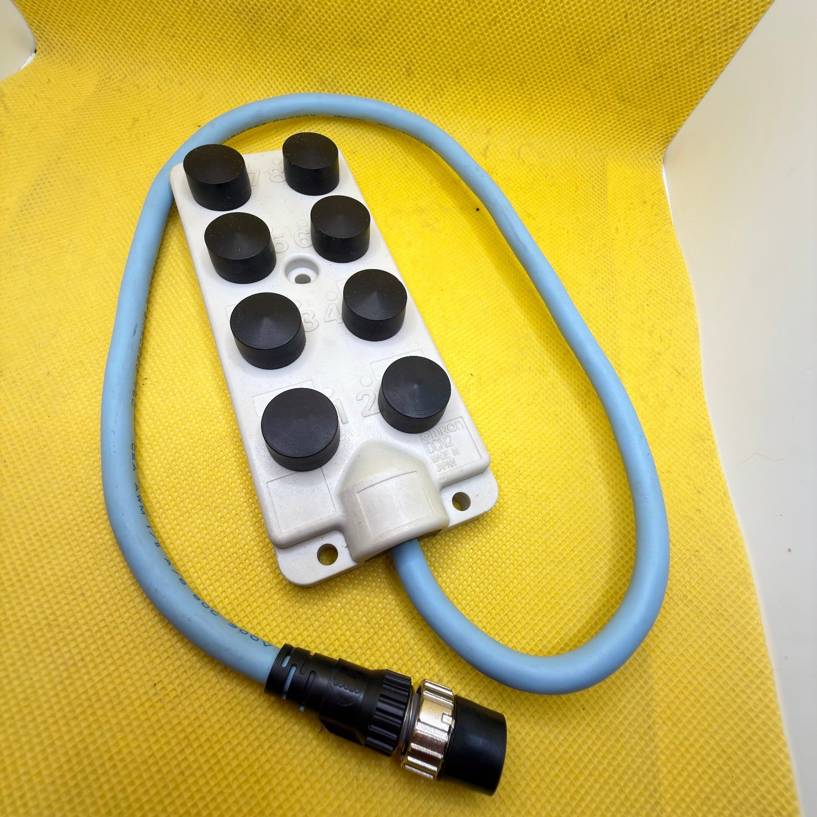 Omron DCN-2 8-Port Connector Block for Industrial Automation