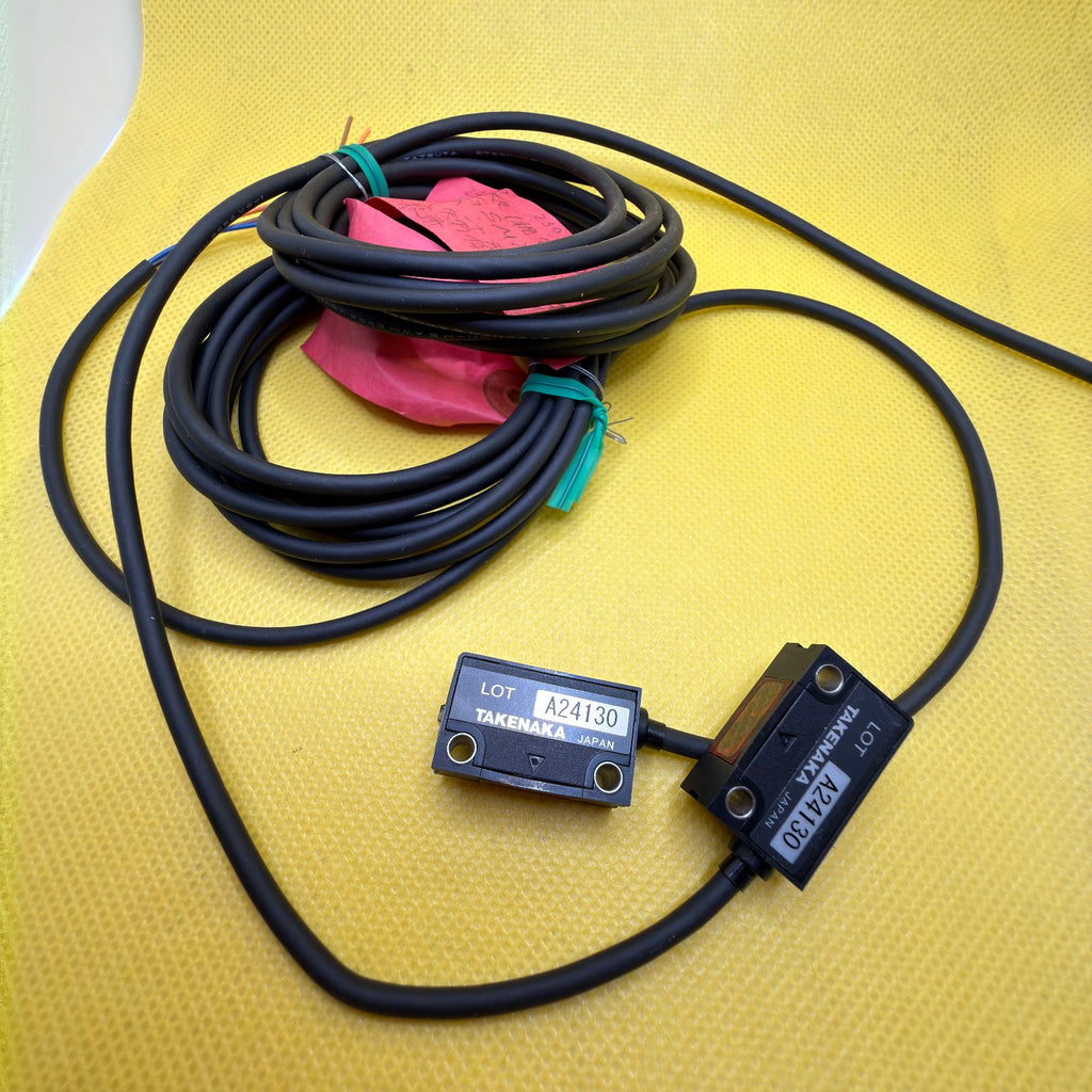 Takex GSM2RXN Industrial Photoelectric Sensor Lot of 2